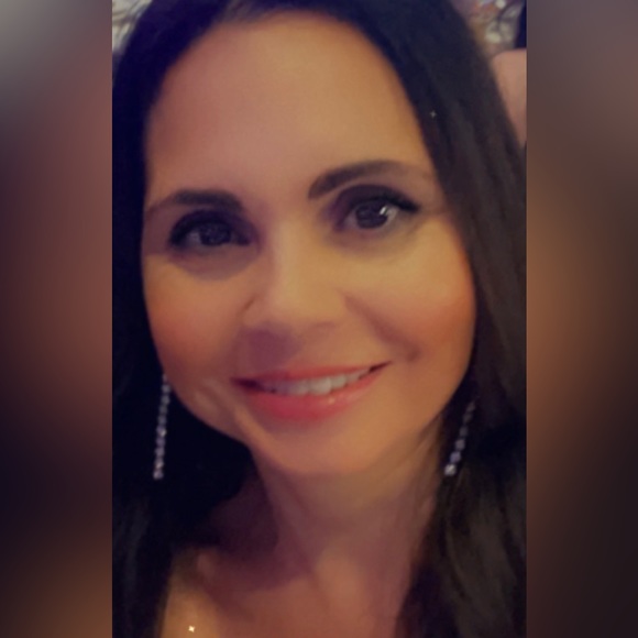 Meet your Posher, Evelyn - Picture 1 of 1